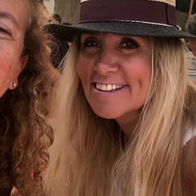 UgartePaz's profile picture. Mamá, dog lover, viajera adicta, y hard worker!