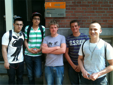 ChaosweekC24's profile picture. 5 studenten van het Grafisch Lyceum Rotterdam, opleiding Mediatechnologie, die de opdracht hebben gekregen om een fanpagina met social media pagina's te maken.