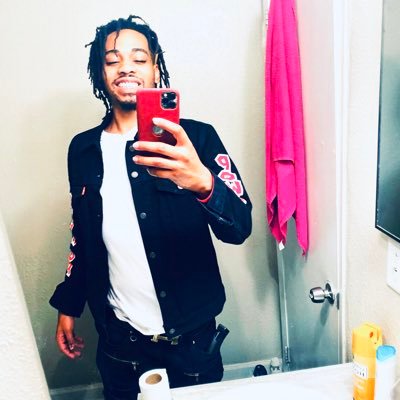 Aasshole but at the time awesome mf 🤴🏽‼️ Instagram:kingtay._ Snapchat:Yrn_Tay
