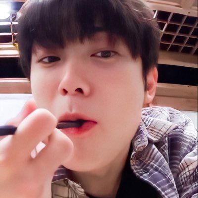 xyourfeb's profile picture. 