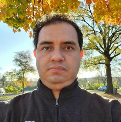 Internacionalista, miembro del Servicio Exterior Mexicano y buscador apasionado del estado de plenitud permanente.