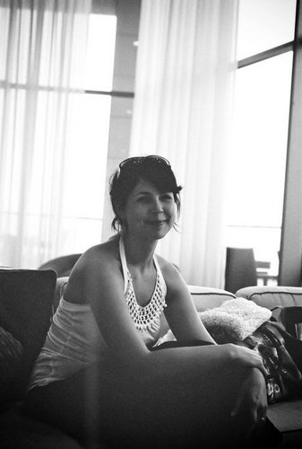 Writer, former @GuernicaMag fiction editor, herder of cats, Nevadan. Lit Match Collective co-founder. She/her