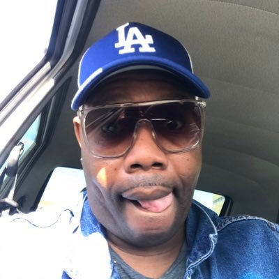 mondeleka's profile picture. Be your self at all times.