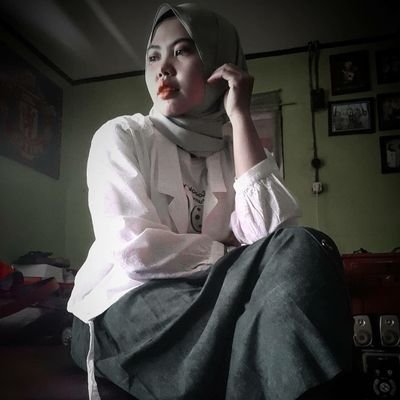 canisafitri's profile picture. Anak ke dua dari dua bersaudara
75% mirip ibu 25% mirip bapa, sekian😌