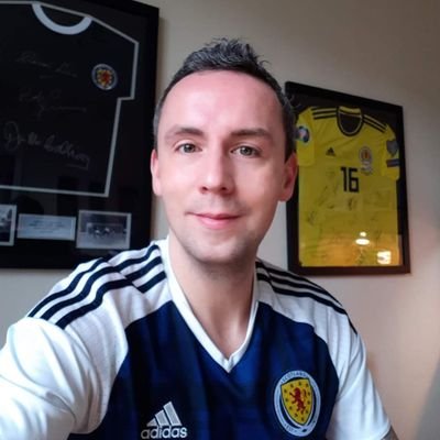 🏴󠁧󠁢󠁳󠁣󠁴󠁿 Scotland and 🍀 Celtic fan. MSc. Marketeer. Father. Socialist. On the pursuit of happiness.