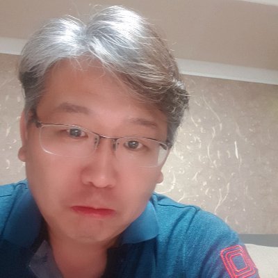 Global project finance and investment. He wanted a global network with financial institutions and investors. I'm looking for an investor.