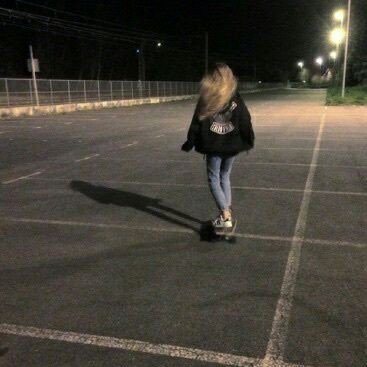 ravennshadoww's profile picture. 𝙡𝙤𝙨𝙩 𝙞𝙣 𝙖 𝙬𝙤𝙧𝙡𝙙 𝙩𝙝𝙖𝙩 𝙙𝙤𝙚𝙨𝙣'𝙩 𝙚𝙭𝙞𝙨𝙩 💀🦕