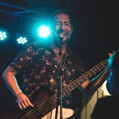 23 | Musik, Fußball, Kunst, Comedy Serien & Politik
linkslinker Gutmensch | 🇨🇴🇦🇹🏳️🌈
https://t.co/LS399I4m7I