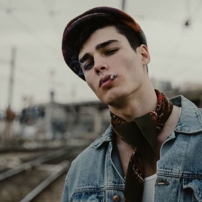 talkmeliar's profile picture. 