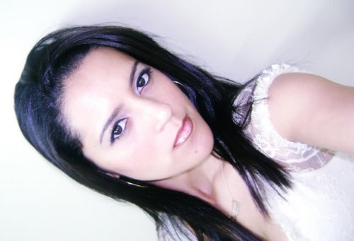 sou uma mulher que  TEM muita  tem fé em Deus e procuro todo dia melhorar...tenho uma paixão infinita pela vida .