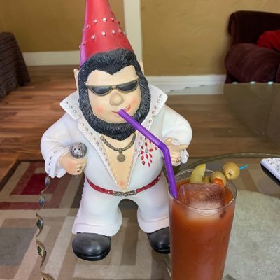 TNA441's profile picture. Just call me Aunt TuTa - I love people’s crazy ass bios - I’m like what 😆 🇺🇸🇺🇸🇺🇸🇺🇸