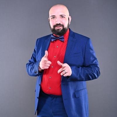 Pro wrestling/MMA ring announcer and commentator, Correspondent of @wrestlenomics , Voice of @savoldinetwork, Stand up comedian, Actor, Vegan.