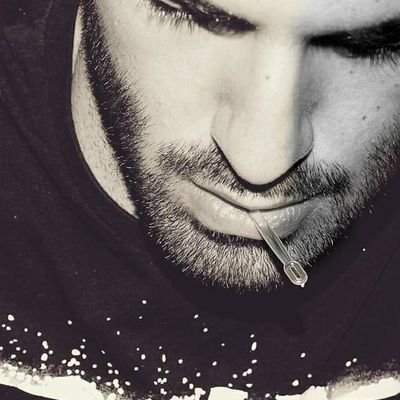 inglorious9's profile picture. Criado entre animales, por eso solo me mueve la rabia. #Abogado #MAZE