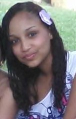 Eu sou simpática, tímida , consumista,engraçada e o melhor de tudo muito feliz!!!