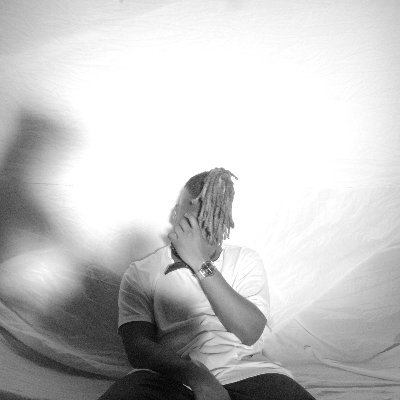 lezeyeh's profile picture. I.G : @lezeyeh
"The Ruler Of ZEYEON"