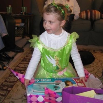 reeseelizaa's profile picture. I don’t know how twitter works