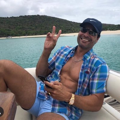 si te sigo es porque papi Chayanne está muy orgulloso de ti al igual que tus favs.