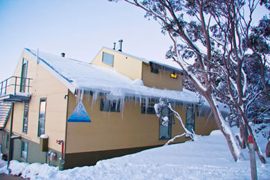 Arrabriskiclub's profile picture. Mt Hotham Ski Lodge perfect for families or groups. We have 6 large family rooms all with ensuites & free Wi-Fi.