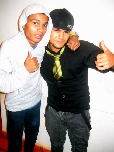 haaaa ' só conhecendo pra saabe *---*'  / me segue ae , q eu te sigo  flw manolas ;)
