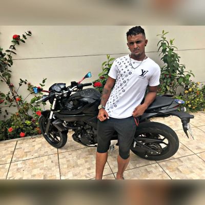 carioca 
20 aninhos kk
solteiro 
novas amizades smp vem vidas kkk brincalhão pra crl 
fez amizade tem que atura

apenas ser feliz é o que basta ,fé...