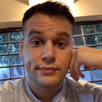 angeltrinidad__'s profile picture. odio abrir regalos en publico