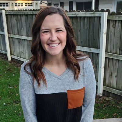 mrs_newski's profile picture. Innovative Media Specialist at Roy DeShane 📚 🖥