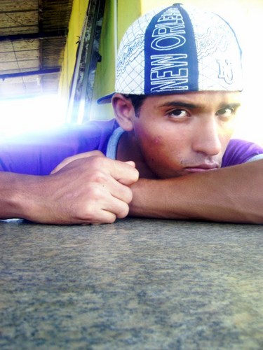 Flypiments's profile picture. 