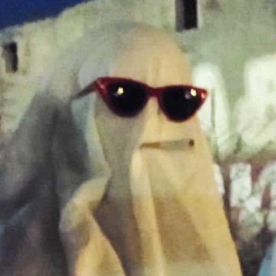 Loggiss's profile picture. Space-time disturbance who speaks gibberish. Tampoco me hagáis mucho caso. Pero un poco sí, porfa.