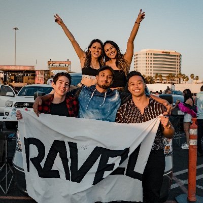 #WOOO are you a @ravell fan? US too! Follow us for all things Ravell, exclusives & giveaways provided by jefe himself🙌🏽 Welcome to your home #RAVELLIONS 🖤