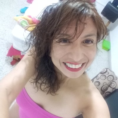 Amo bailar, sonreír, abogada y docente por vocación, egresada de la U.N.A.M, vegana, amo las plantas y a los perros ...mujer de un gran corazón.