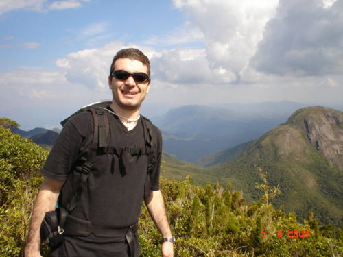 Pontagrossense nato, extrema direita, defensor da família tradicional, Temente a DEUS, apaixonado por minha família e pelo Brasil.