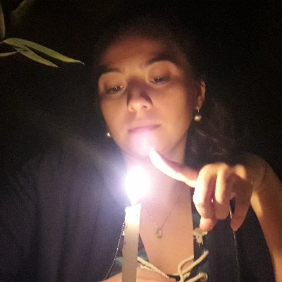 AnaliNandes's profile picture. Latina, cidadã do mundo, bióloga e fã da reciclagem e reaproveitamento.
#repense seu consumo, seus pensamentos e atitudes. ♻️
