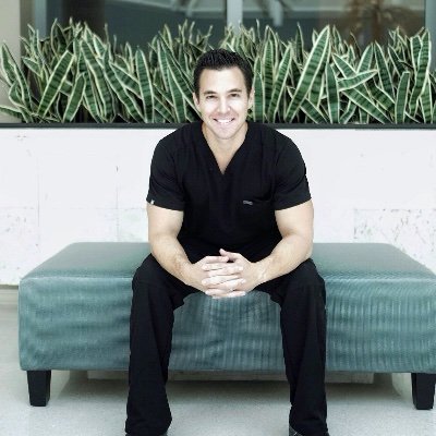 📃 Board Certified Plastic Surgeon
IG: drjosephbrown TikTok: downtowndrbrown