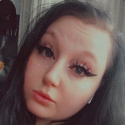 Georgiiaa_GG's profile picture. Georgia. 24. Earth Child. Witchy and dark vibes. 💀☠️🔮🕯️🌛❤
