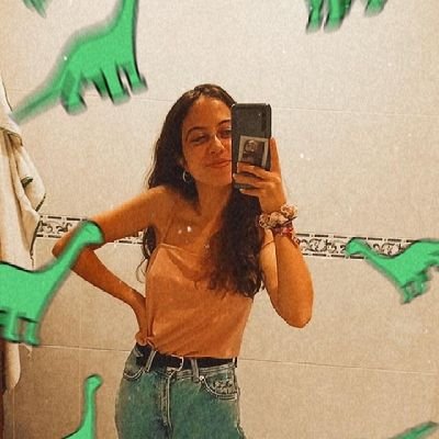 Lucia__7058's profile picture. ♀ 
Y viendo que esta vida no es larga, seremos niños detrás de las barbas
♥️💛💜