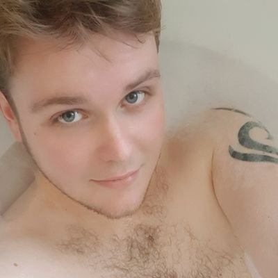 german 🏳️‍🌈 student, #bottom #chubby; languages; music 🎶 porn; no underaged 🔞; adult content here; NEW rule: won't answer to picless profiles in DMs anymore