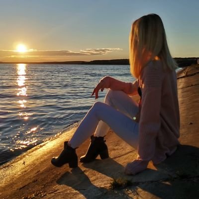 wiek nie świadczy o dojrzałości, oceny nie świadczą o inteligencji, a plotki nie świadczą o tym jaki naprawdę jesteś, proszę pamiętajcie:)