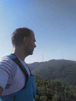 Procuro conhecimento. Gosto de música, boa política, trail running entre muitas coisas