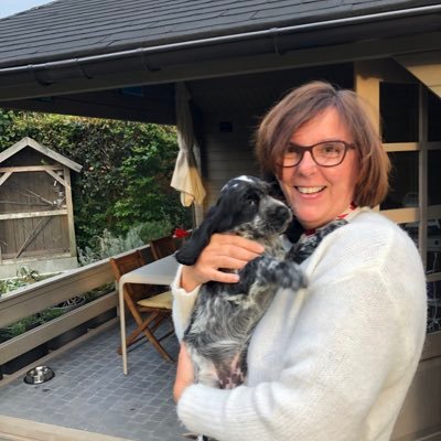 mama van twee dochters, lerares bedrijfseconomie, boekhouder, dierenvriend, actualiteit, film, tennis.