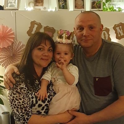 The Whole family!! Love to bits!!
Assistant Manger Halls 1st Team SCEFL DIV 1..Chelsea through and through..