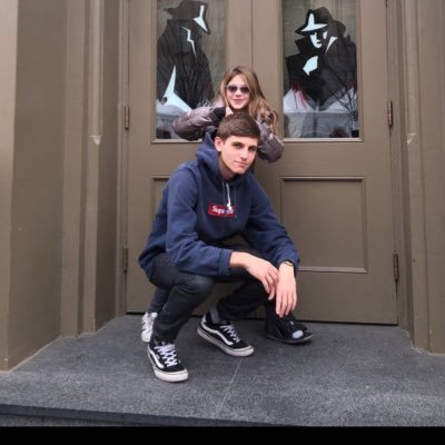 ravenstarrr_'s profile picture. r