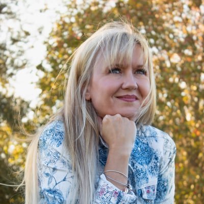 Mom, Friend, Visual Goal Expert, Visionary, Encourager, World Traveler and Dreamer. Living my best life while living my Dream Life!