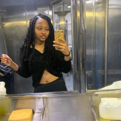 GogetitDee's profile picture. IG @morelike.deee