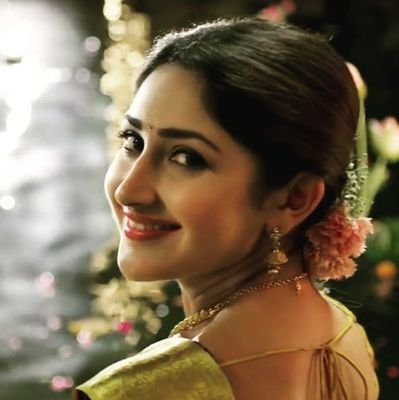 big fan of @sayyeshaa
she is a talented actress 
and a great dancer 
always be a fan of @sayyeshaa