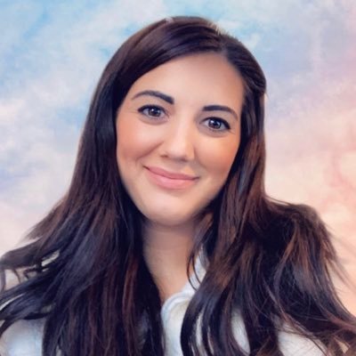 danielledaneen's profile picture. Infinitely grateful for one day at a time.. 💛                                               IG: @drylifewithdee