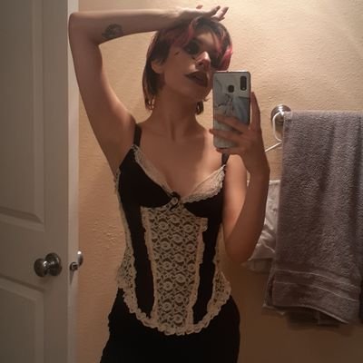 I'm hot I'm dumb I love shiny things and talking to old people
they/she/he idc