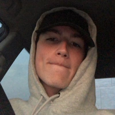 21 |  Small Streamer on Twitch   |   https://t.co/Y5ZJVMyJ8d