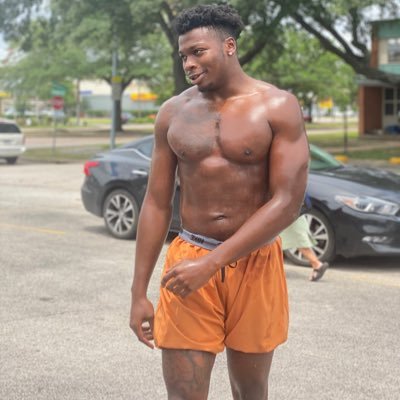 University of Texas Alumni / Linebacker #23 #Blessed #Hookem https://t.co/iKaFwDUOOI