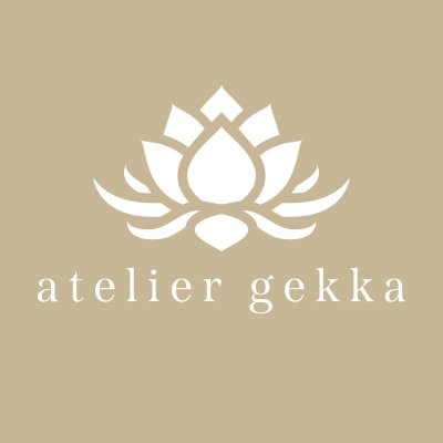 atelier_gekka's profile picture. 和を意識したファッションブランド「atelier gekka(アトリエゲッカ)」公式アカウント 少し変わった和風の衣料・雑貨をお届けいたします ◆4周年企画コート販売→ https://t.co/NdyBZz7rPp