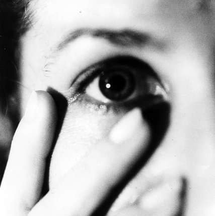 Mafer_Wafler's profile picture. Artista hasta los huesos!
Feminista.
Actriz, clown, improvisadora y guionista.
Madre de gatos. 
Diagnosticada con fibromialgia, soy mucho más que eso!